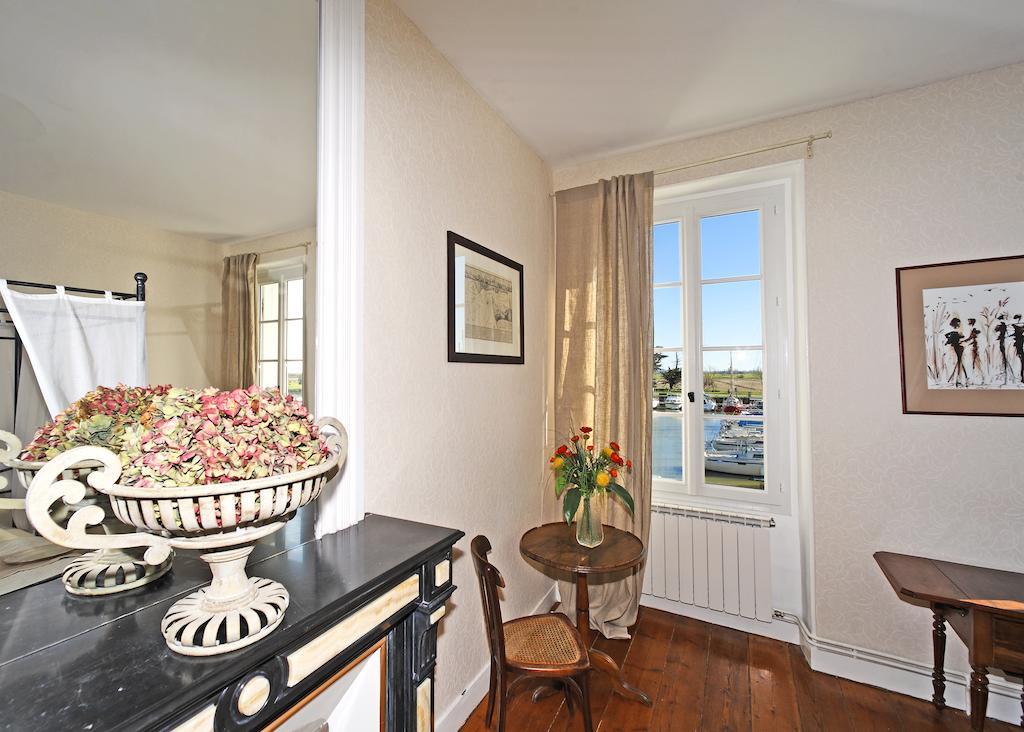 Chambres D'Hotes La Rive Mortagne-sur-Gironde Номер фото