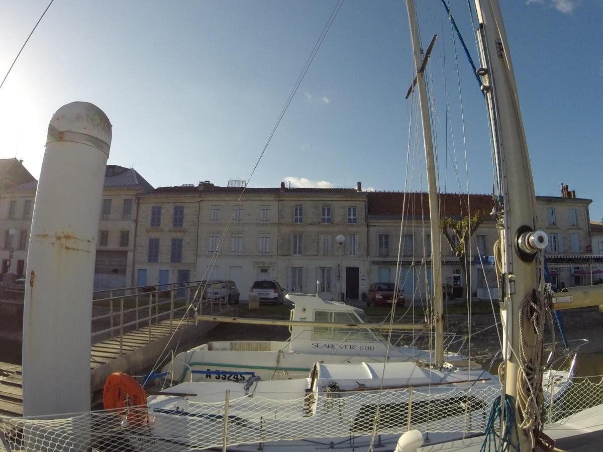 Chambres D'Hotes La Rive Mortagne-sur-Gironde Экстерьер фото